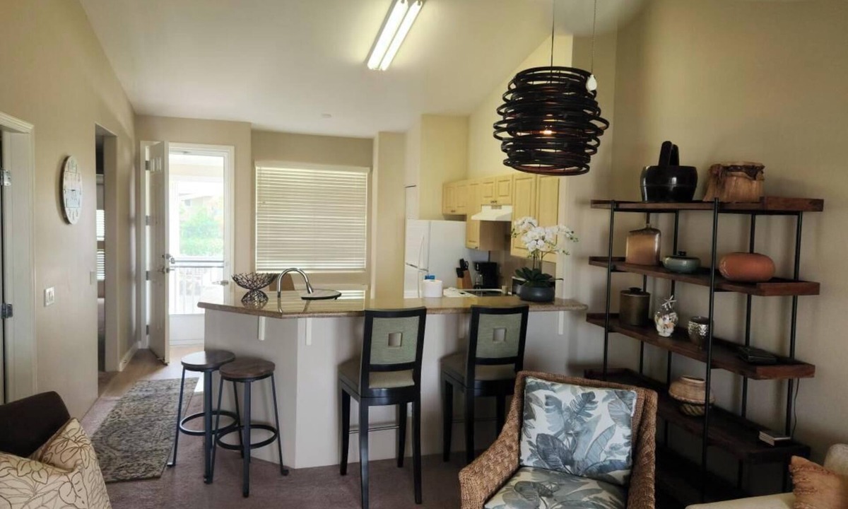 Kailua-Kona House | Kona Sea Ridge cozy 2/2 townhome with resort style pool and work out room.