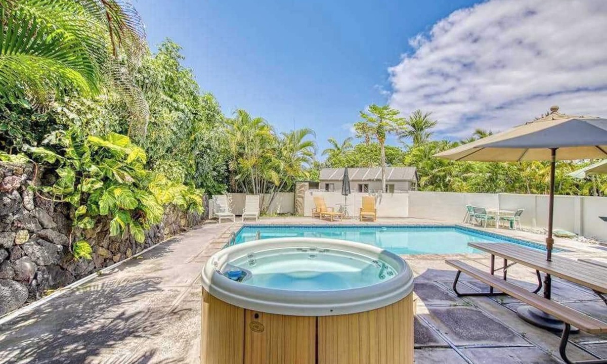 Kahaluu Bay House | Large Kona Home with Private Pool, Hot Tub - Walk to Magic Sands