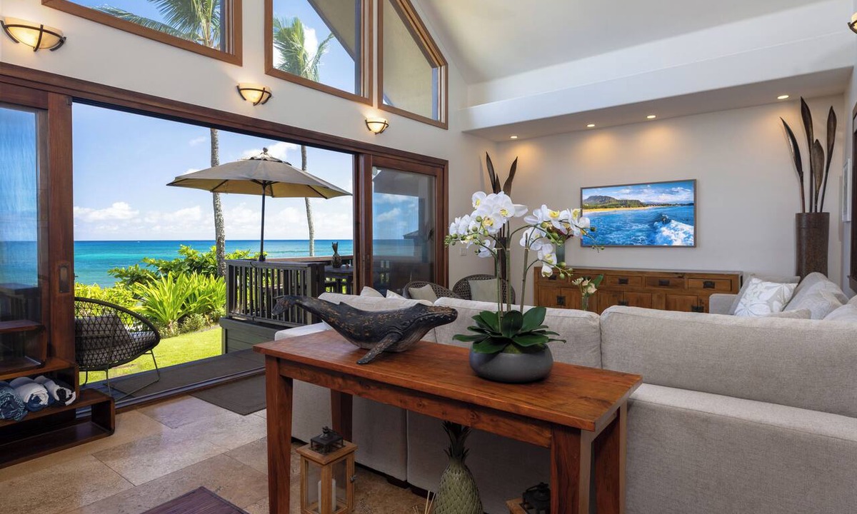 Haleiwa House | Large Luxury Beachfront Family Estate Chun's Reef A/C Hot Tub