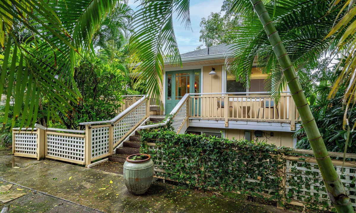 Lanikai Cottage | Little Yellow Cottage: Steps to Lanikai Beach
