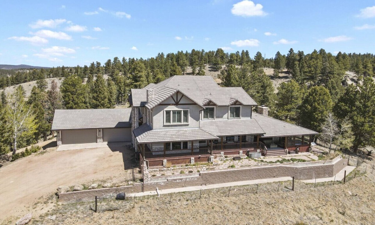 Divide House | Lux Hilltop Retreat Swim Spa Sauna Gated Game Room Fireplace