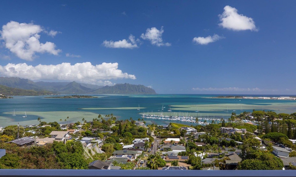 Kaneohe House | Luxurious, Private Hilltop Retreat with Postcard View - minutes to Kailua Beach