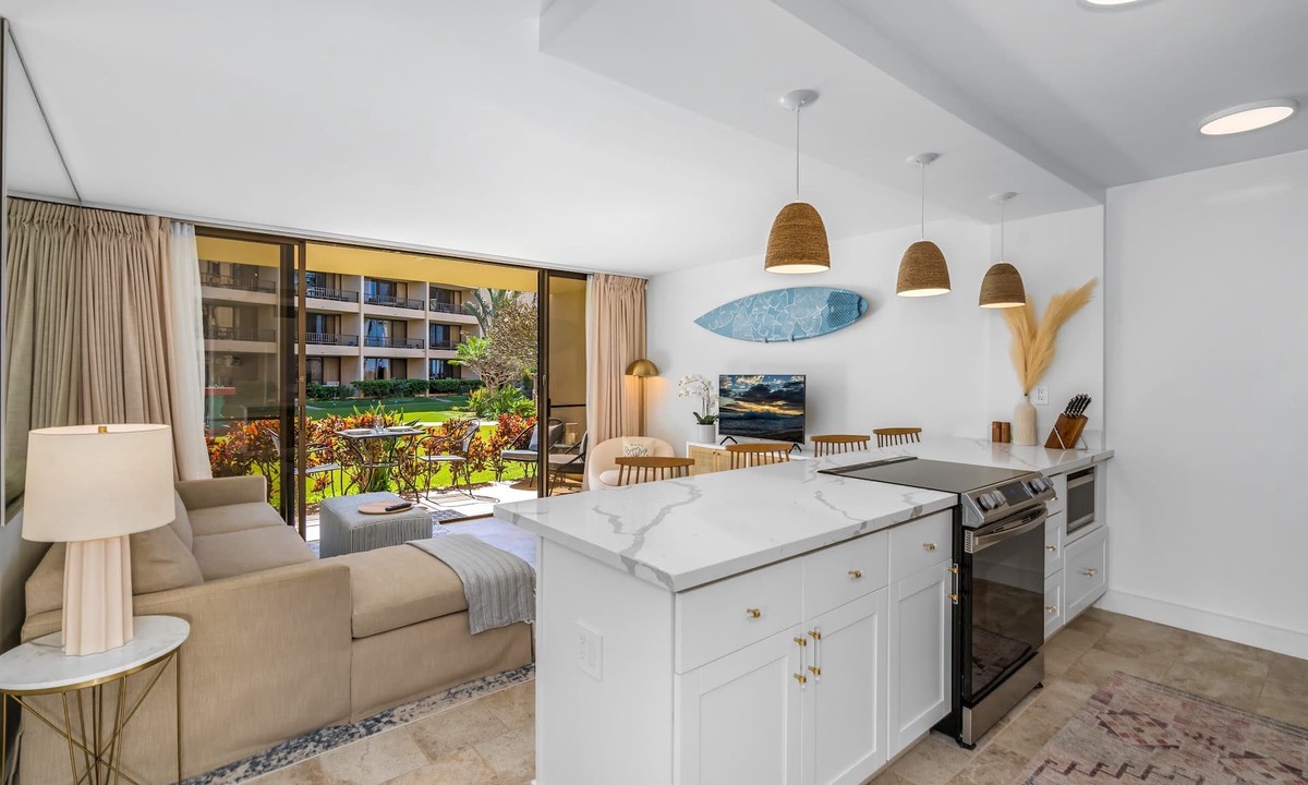 Kihei Condo | Luxury, 20 steps from the ocean, pool, jacuzzi! Newly remodeled, best location!