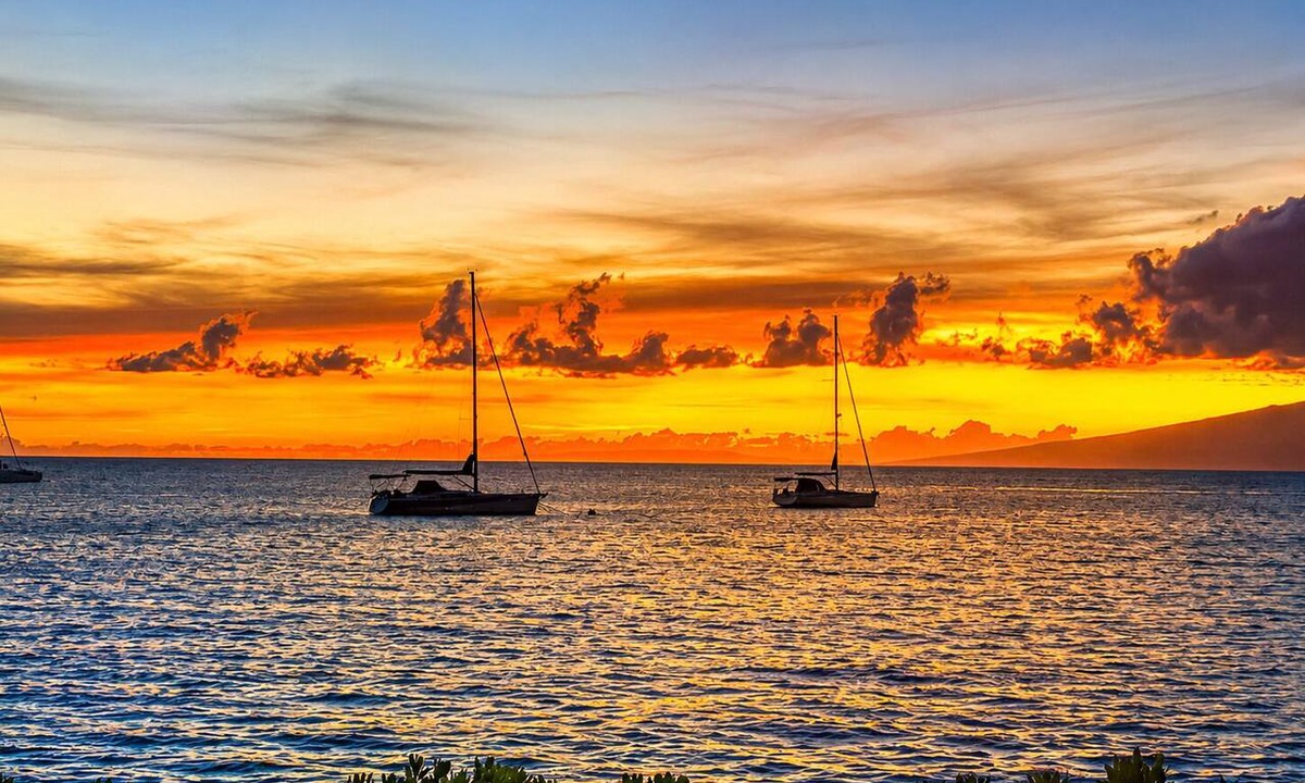 Historic Lahaina Front Street House | Luxury Baby Beach Retreat Private Pool 1 Min Walk to Beach Sleeps 8