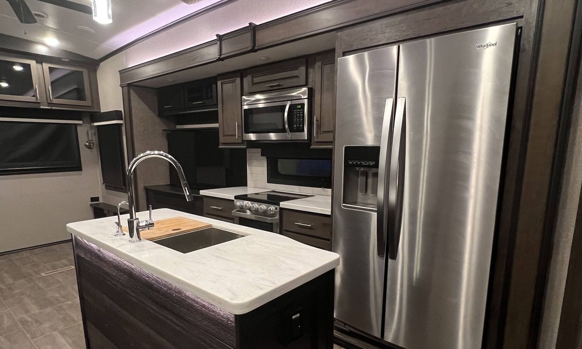 Buchanan House | Luxury Fifth Wheel with a View