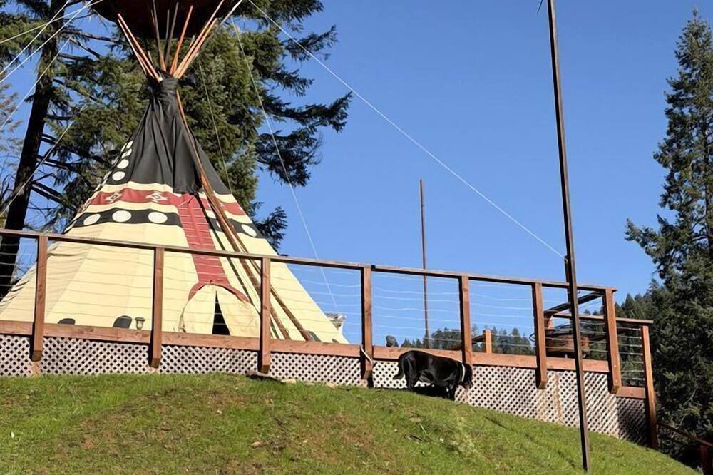 Wolf Creek Cabin | Luxury Glamping Tipi Retreat Near Rogue River, Oregon