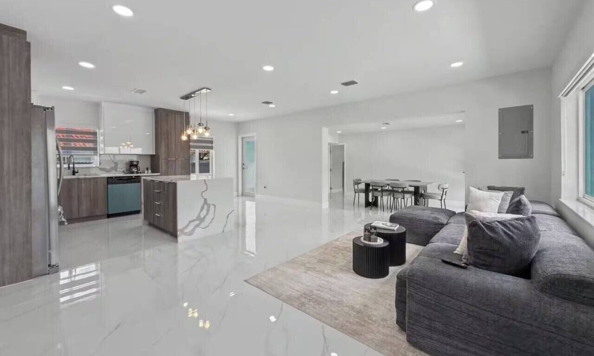Coral Way House | Luxury Villa Near Brickell Downtown | sleeps 7
