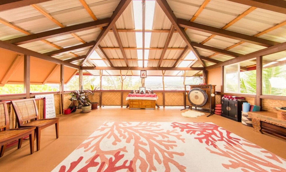 Kalapana Cottage | Magical Lava Temple Eco-Retreat w Volcano Views and Black Sand Beaches