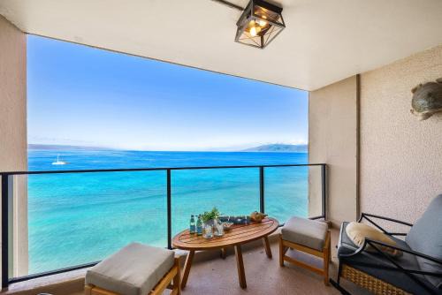 Honokowai House | Mahana 1202 · MA 1202 OceanFront Penthouse Studio in Kaanapali