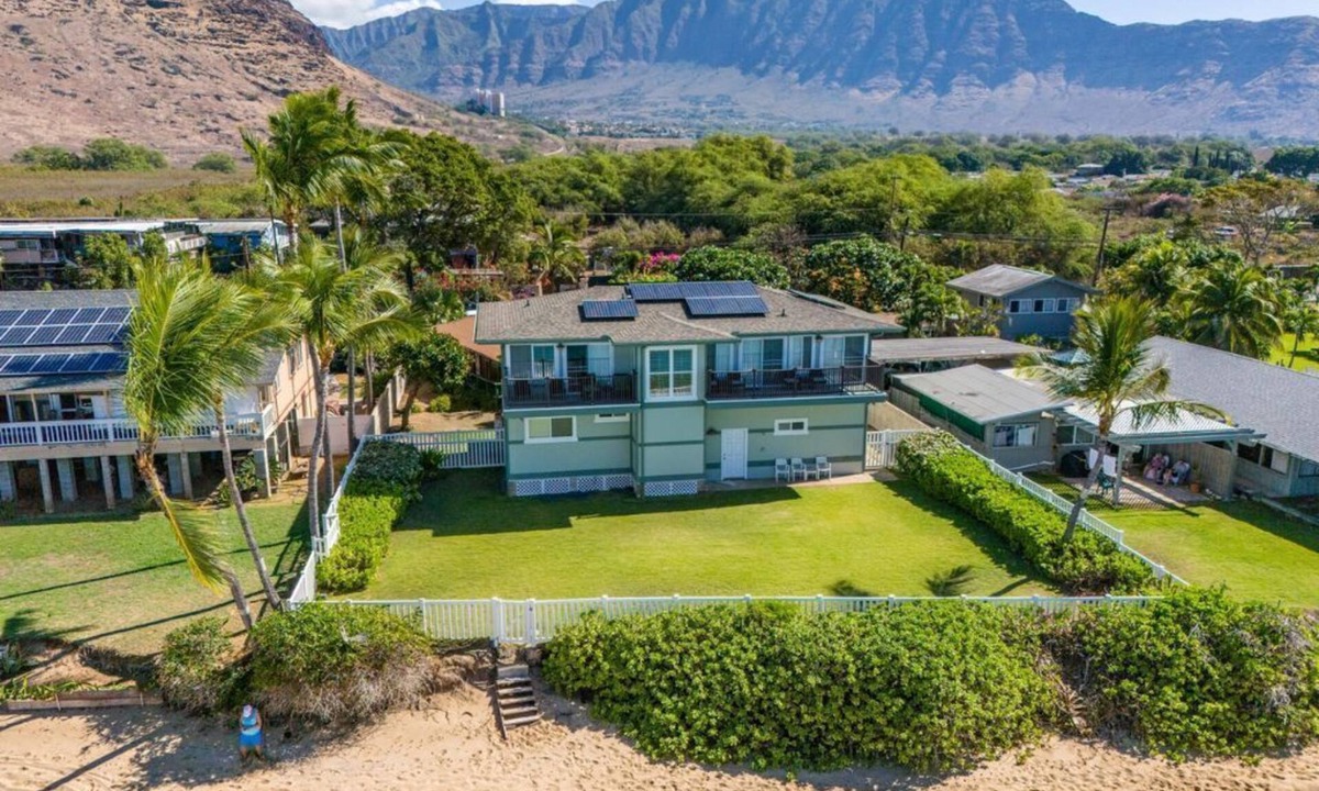 Makaha House | Makaha-465 Farrington: Spacious 4BR Oceanfront Haven with Modern Amenities