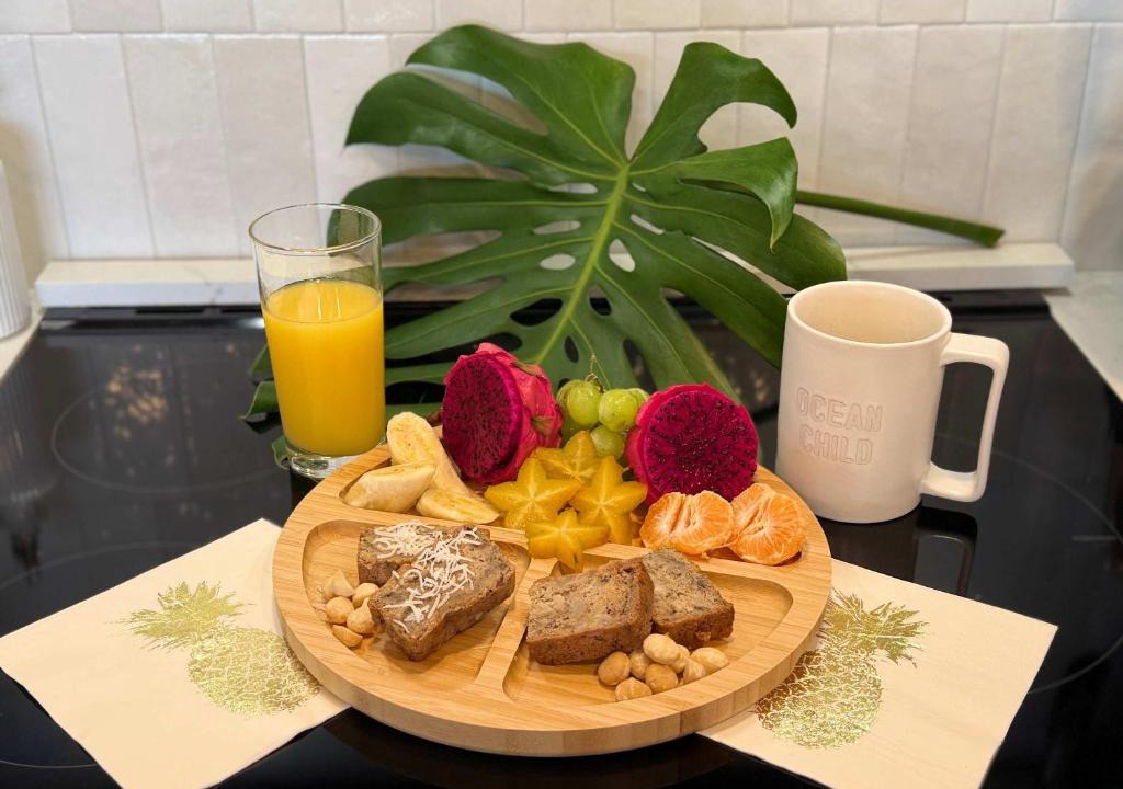 Kahana Hotel | Maui B&B - 3 Ensuite Rooms - Steps from Beach w AC