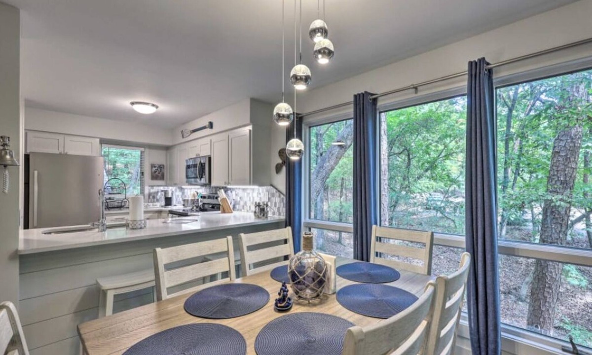 Mount Ida Condo | Mountain Harbor Escape - Spa Weekends & Lake Days