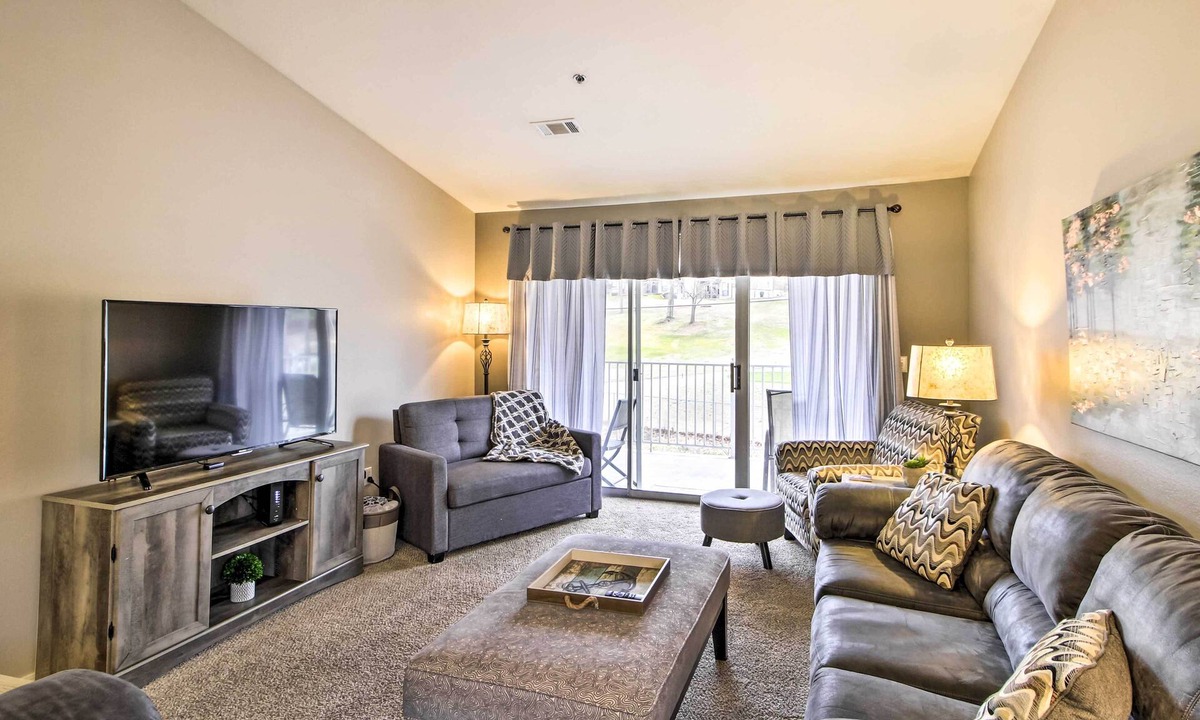 Table Rock Condo | Near Branson Strip! Water-View Condo w/ Balcony