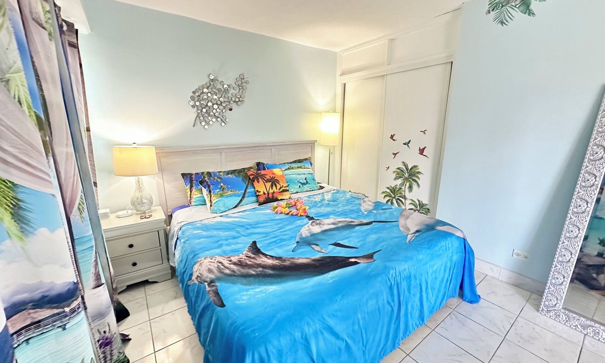 McCully - Moiliili Apartment | Near WAIKIKI Beach, FREE parking, POOL View, Sleep 6