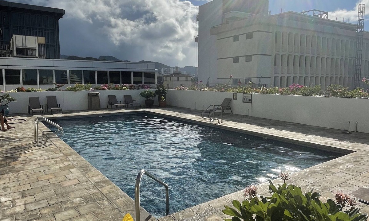 Downtown Honolulu Condo | Newly remodeled 2 bd/2ba Kaka'ako condo on 25th floor with city/ocean views