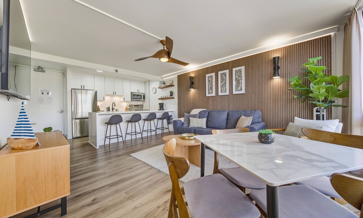 Waikiki Apartment | Newly renovated, Free Parking, One block to Waikiki Beach