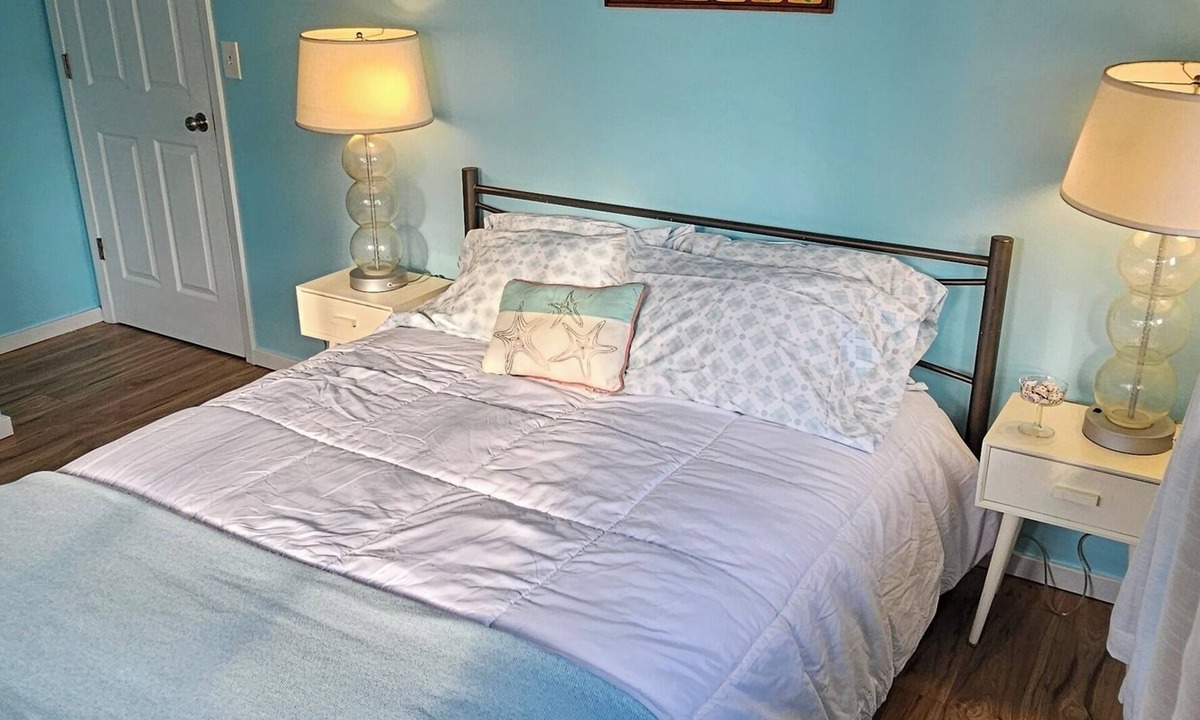 Waialee House | North Shore 3 Bedroom Ocean View walking distance to Waimea Beach with AC,