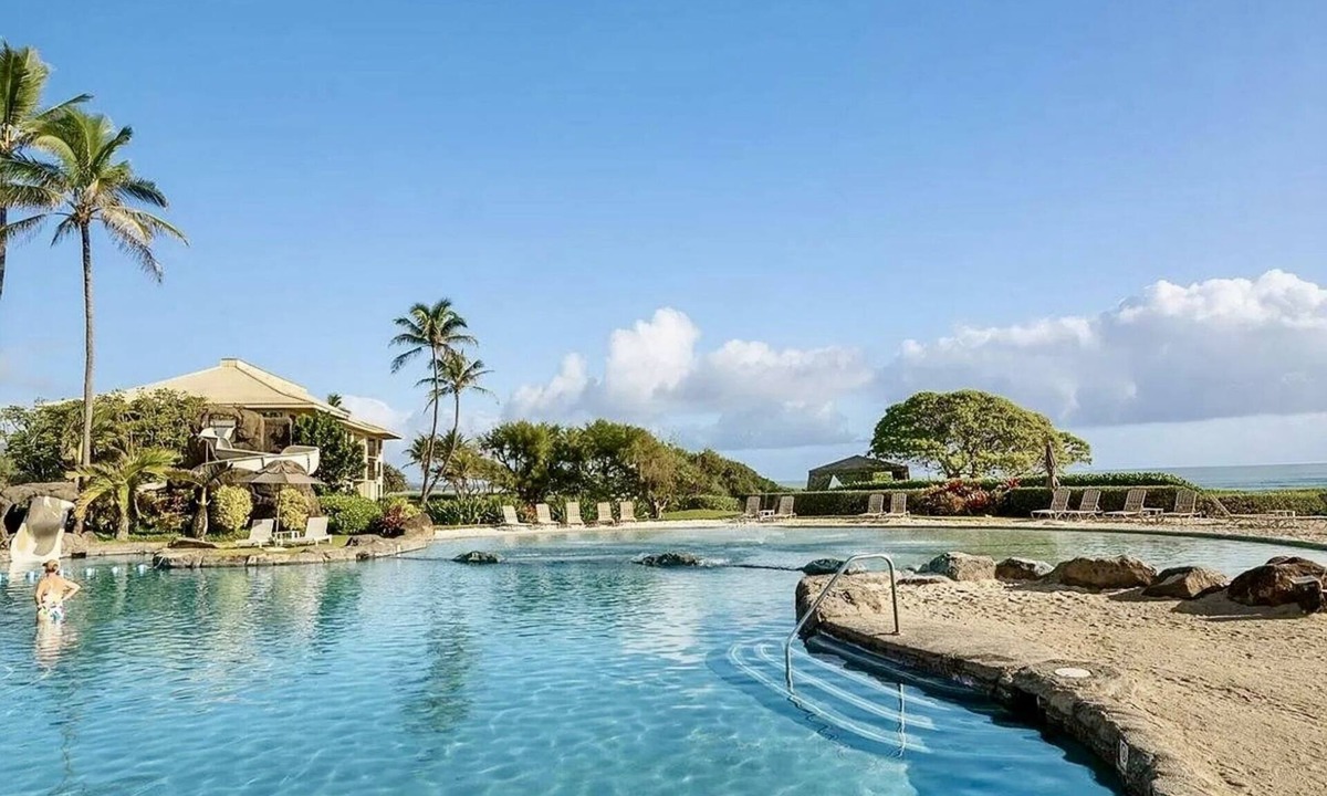 Hanamaulu Resort | Ocean & Pool View Premium Suite 2 NEW QUEEN BEDS, Private Lanai, No Resort Fee!