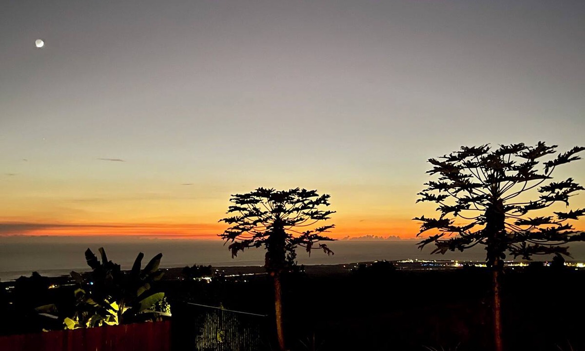 Kalaoa House | Ocean Views & Sunsets at Kona Hills.