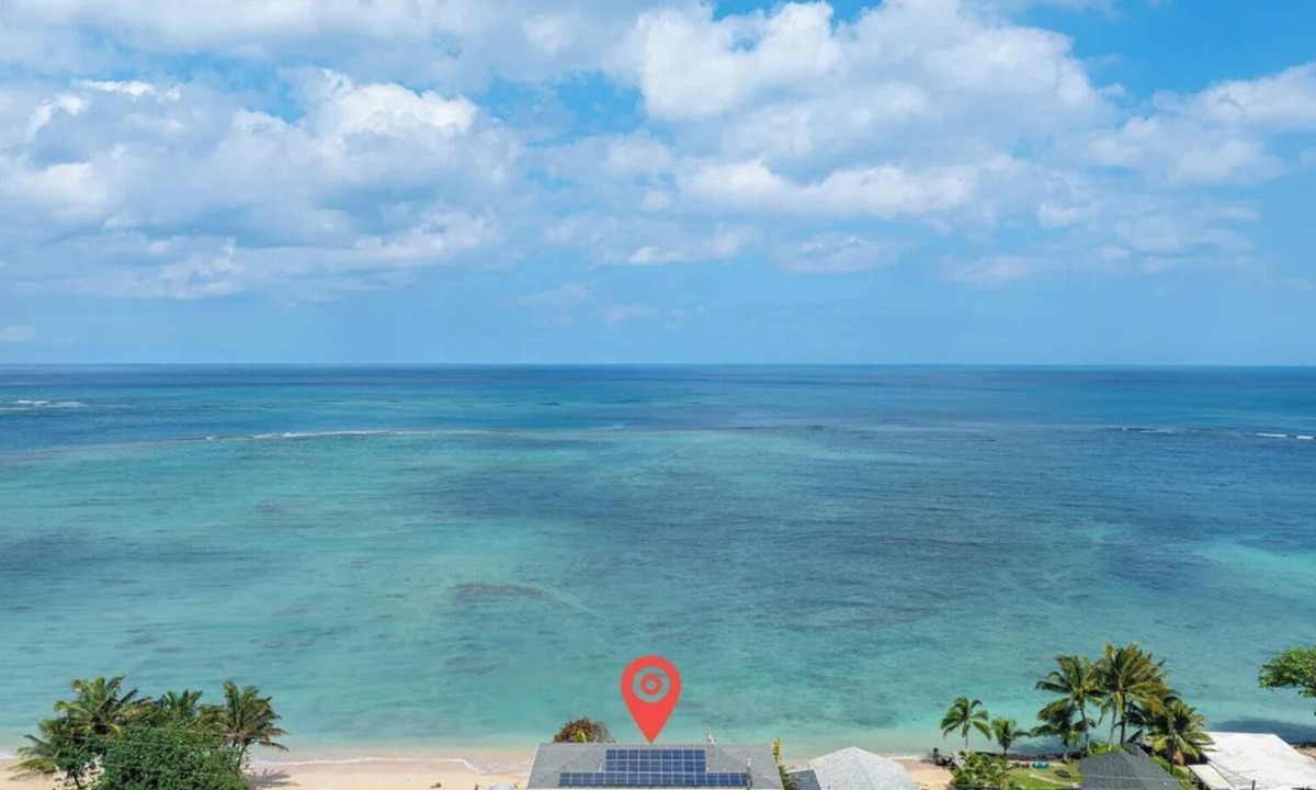 Punaluu House | Oceanfront 30-Day Retreat: 4BR, 2 Private Units, AC & Kayaks