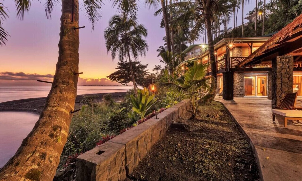 Wainaku House | Oceanfront Estate: The Honolii Hale