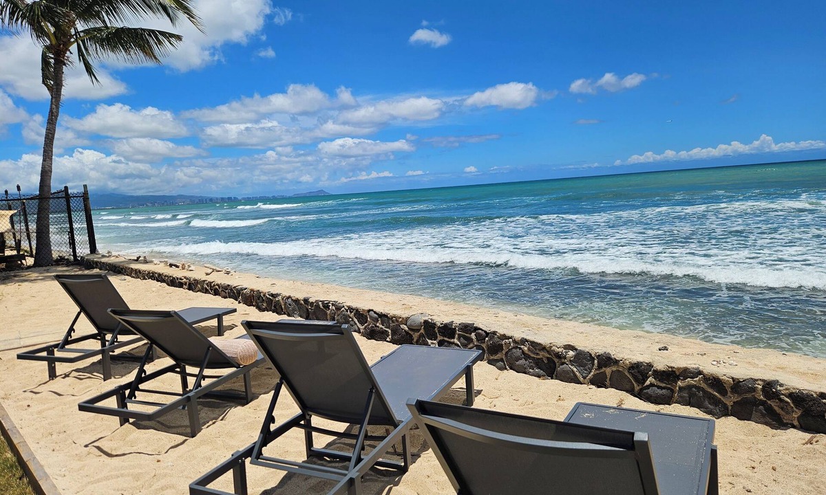 Ewa House | Oceanfront house in charming Ewa Beach with AC