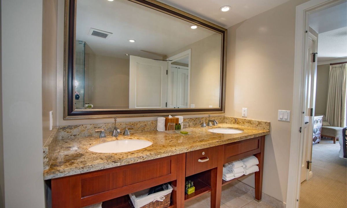 Honokowai Hotel | Oceanfront Lahaina Retreat | 2 Bedroom Resort View at Honua Kai Resort & Spa
