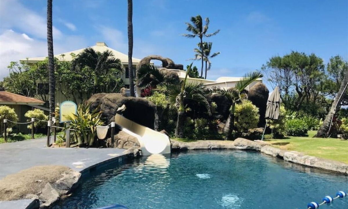 Hanamaulu Condo | Oceanfront Resort, 4 pools, 75 foot waterslide, restaurants on site