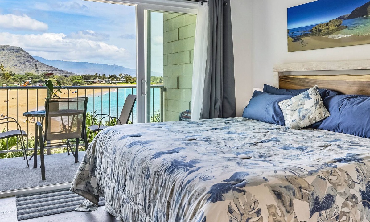 Makaha Condo | Oceanfront Studio on Makaha Beach!! Legal 7 day minimum rental!!!
