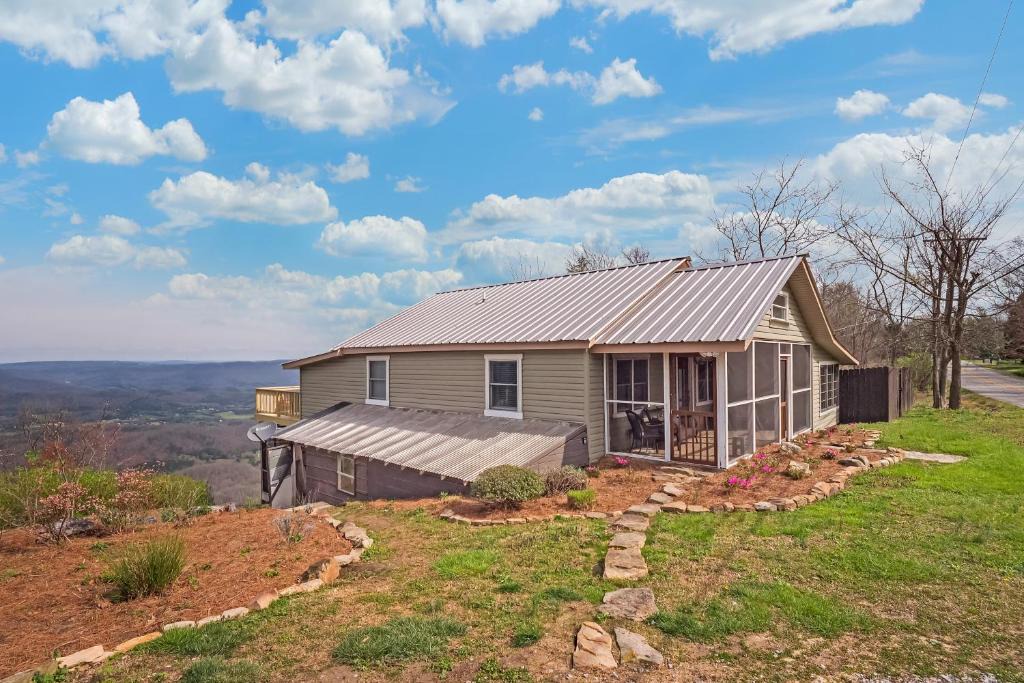 Lookout Mountain House | Peach Bluff House