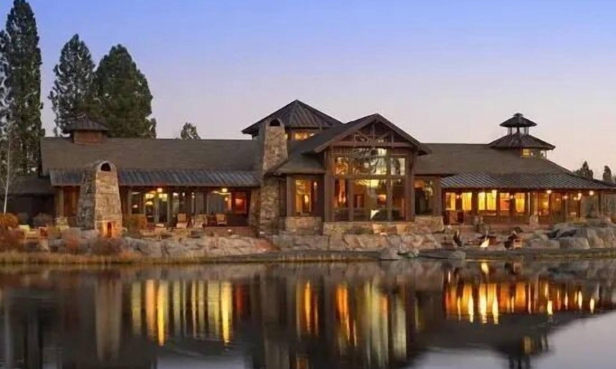 Sunriver House | Pendleton Cabin close to Fort Park , Shark & Village. sleeps 12-14. Shark Passes
