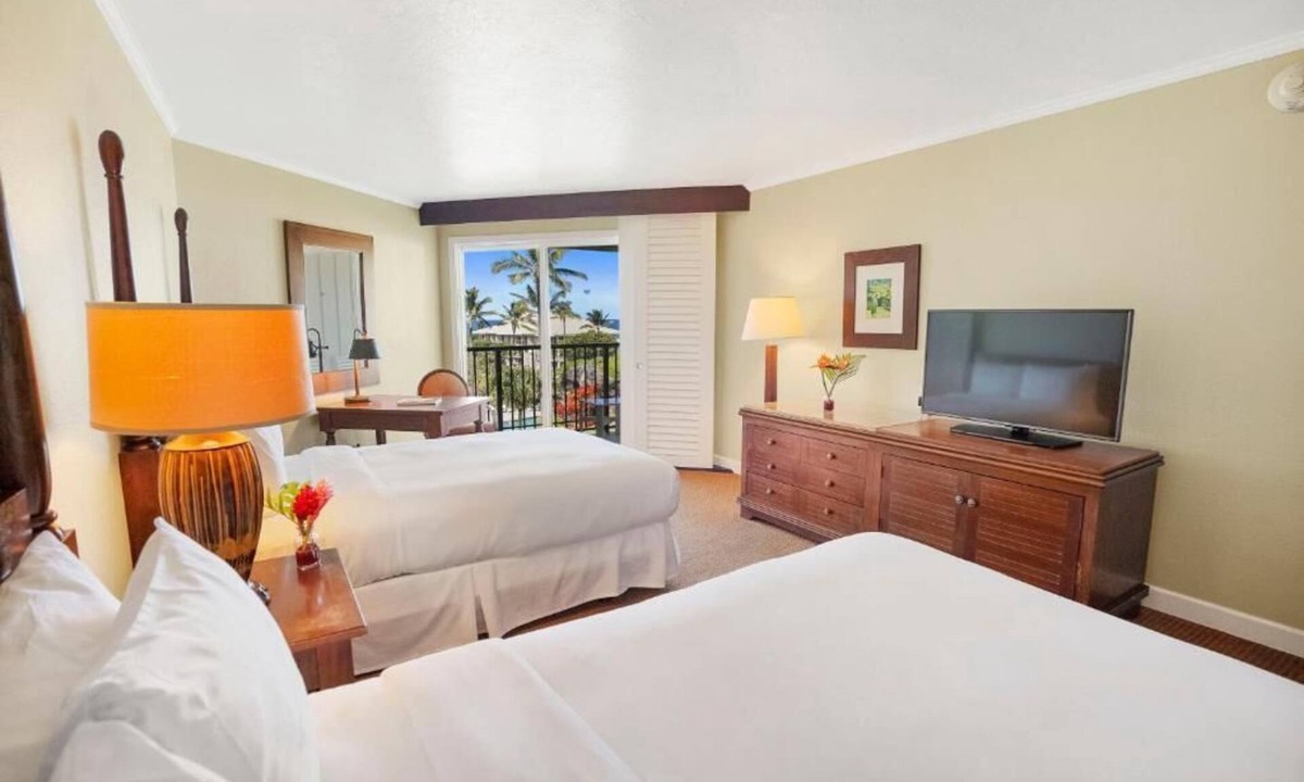 Hanamaulu Hotel | Premium Pool Ocean View 2 Double Beds at Kauai Beach Resort & Spa