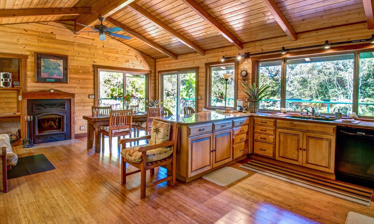 Volcano Cottage | Private,Luxury, Hot Tub ,Sauna fireplace, walking trails