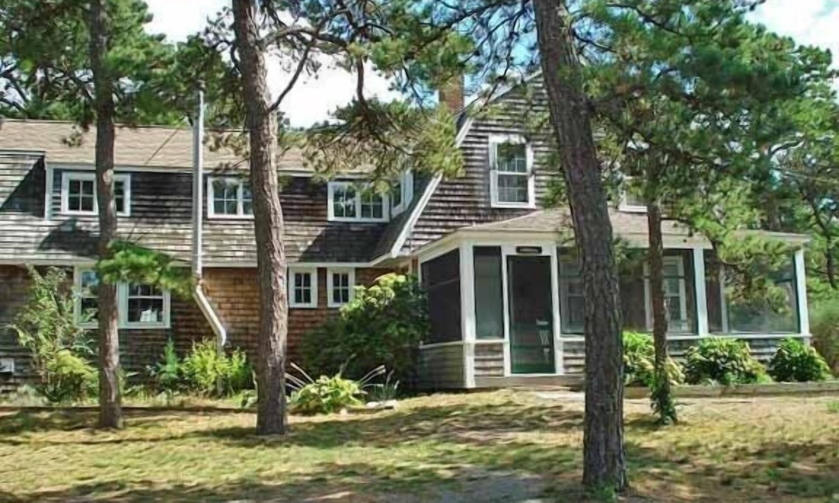 Wellfleet House | Private & Spacious 5 Bedroom Home (1607)