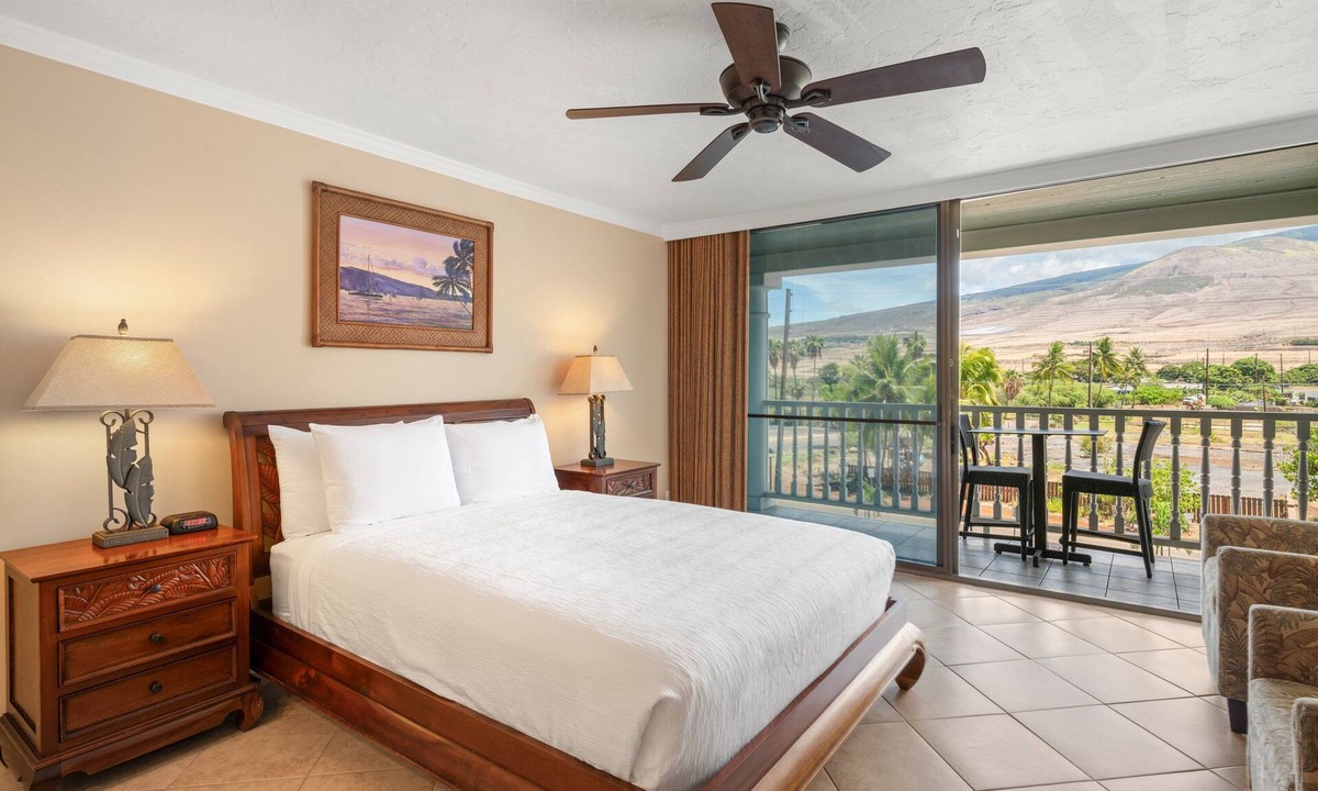 Historic Lahaina Front Street Apartment | Relaxing Beachfront Studio Retreat – Lahaina Shores 324