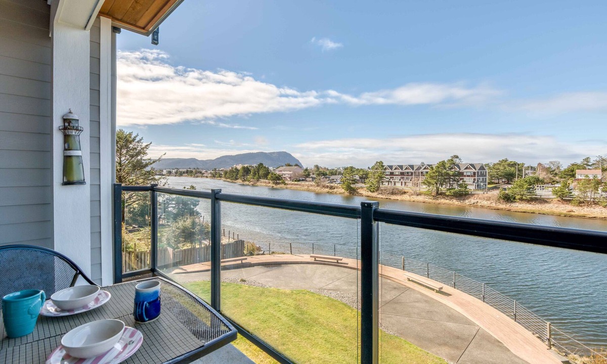 Seaside Condo | Riverfront Condo, Great Views on the Balcony, Close to Seaside Attractions