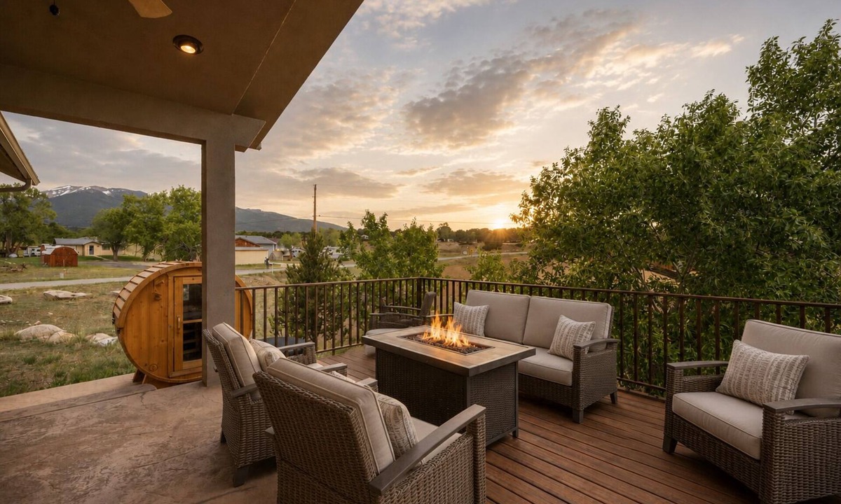 Buena Vista House | 🏔️ Rustic mountain retreat w/stunning views 🫧 Hot tub, barrel sauna & refreshing cold plunge ✨ Two outdoor living spaces with fire table, grill & smoker 💦 Steam shower in primary suite 🍽️ Indoor-outdoor gathering spaces perfect for