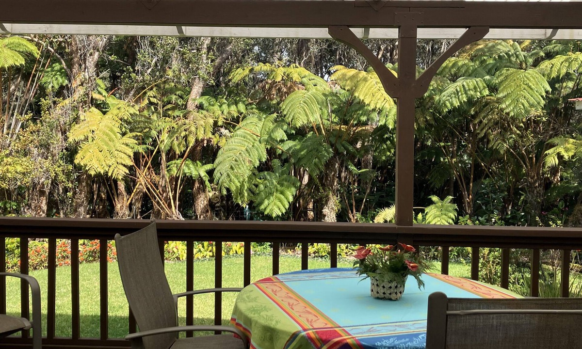 Volcano House | Serene country home in charming Volcano Village near the Volcano National Park.
