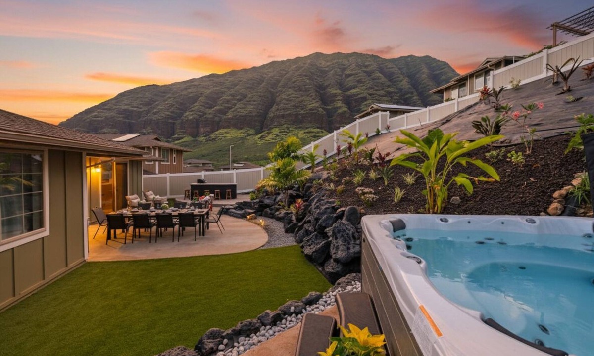 Makaha Valley House | Sleep 12, Hot Tub, Beach 5 min, Oahu West Side
