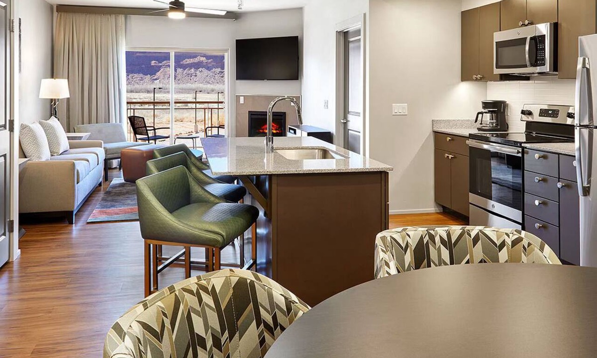 Moab Condo | Spacious newly built 2-bedroom condo in Moab with AC , fitness room and pool