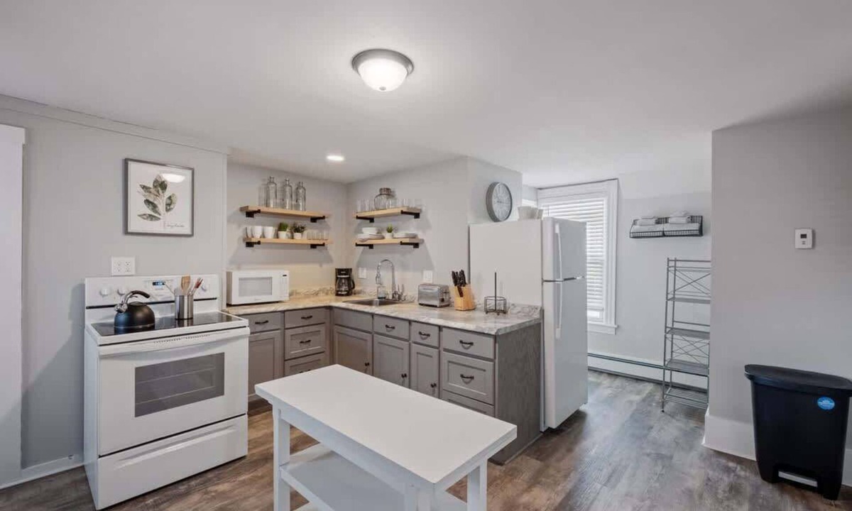 Rimmon Heights Apartment | Stylish & Large Top Floor w Private Front Porch