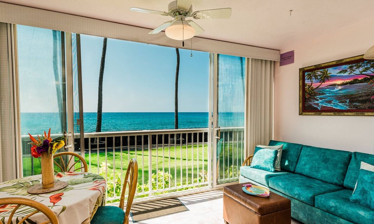 Kahaluu Bay Condo | Summer Deal Oceanfront Alii Drive Studio with Pool and Ocean Views
