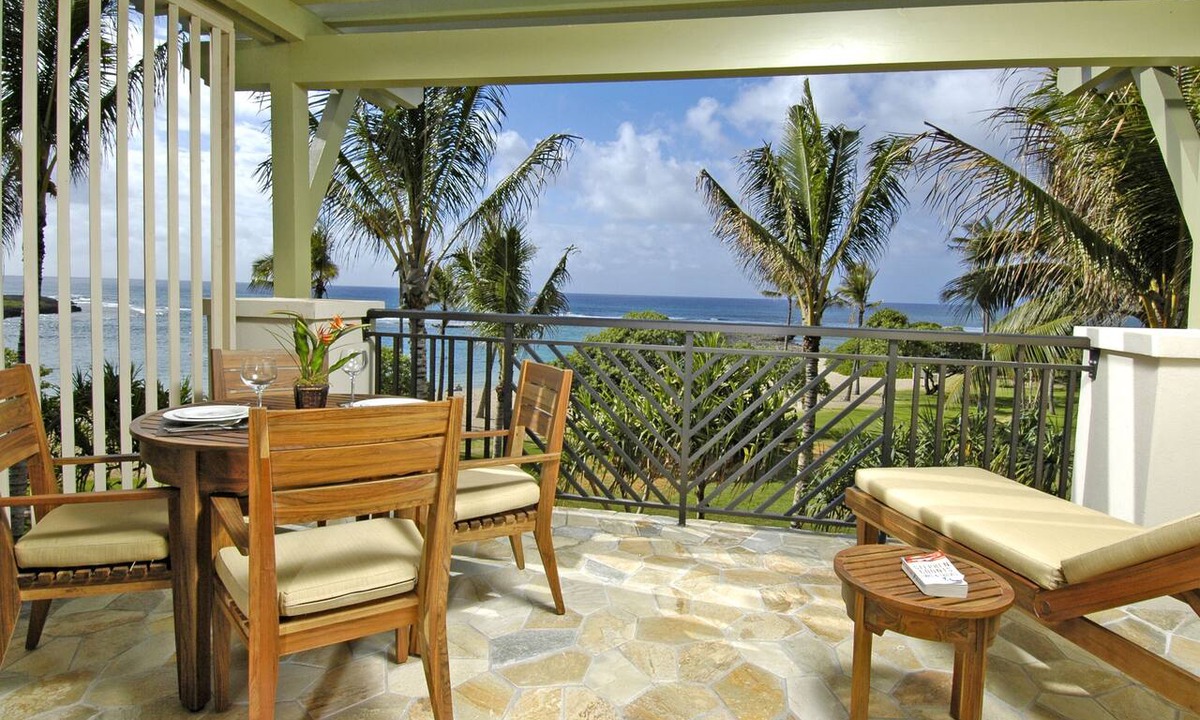 Kahuku Apartment | SUMMER REDUCED! Villa 302, King bed, Penthouse Lvl Ocean View Turtle Bay