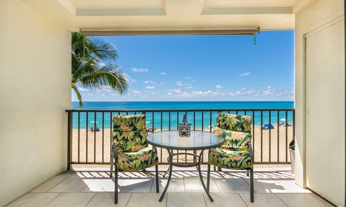 Makaha Condo | SUPER LOW RATE! 30 Nt Min. Stay! BEACHFRONT CONDO!FREE PKG,WiFi-POOL,HOT TUB,BBQ
