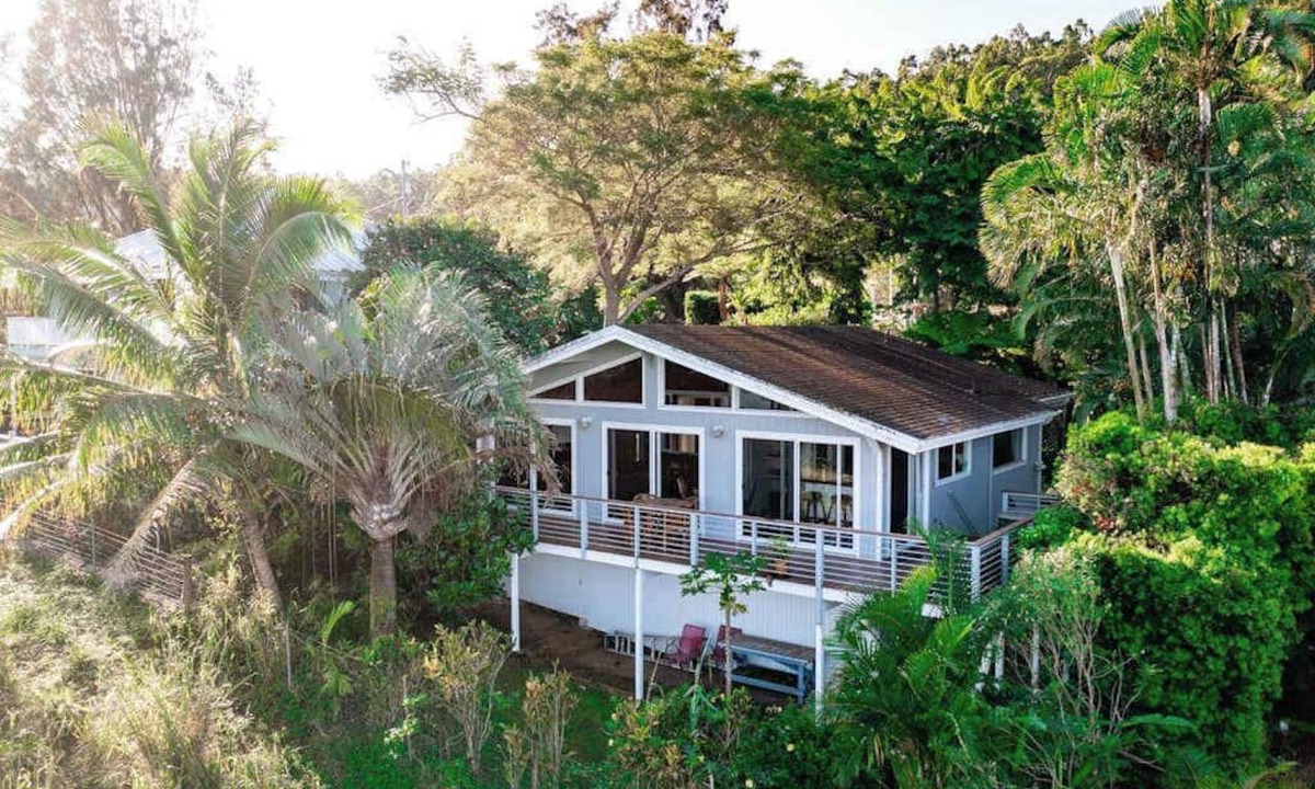 Kukuihaele House | Take In Stunning Ocean Views from a Charming Home with Balcony