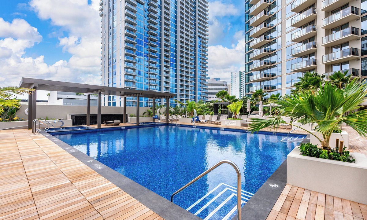 Ala Moana House | Top Floor Luxury w/Ocean Views Ala Moana Condo w/Pool & Gym | Aloha Heights
