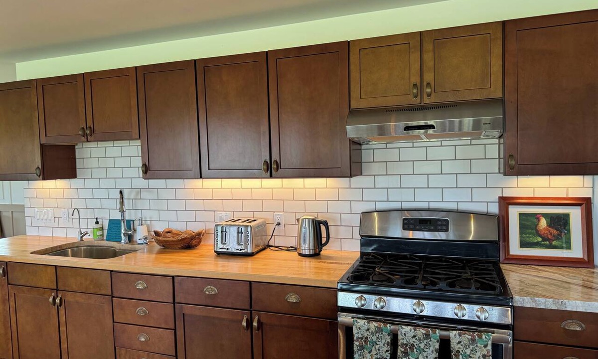 Kahuku Cottage | Tranquil 1-bedroom cottage across from the beach perfect for North Shore getaway