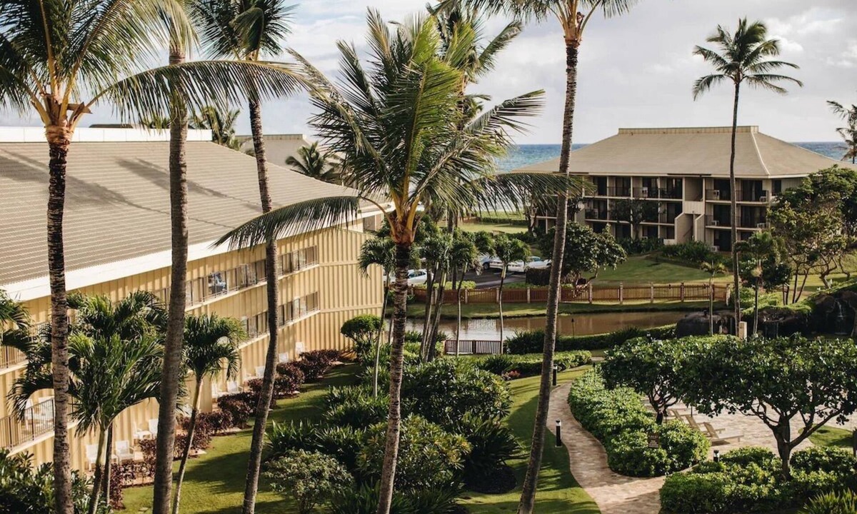 Hanamaulu Hotel | Unforgettable Beachside Getaway at Kauai Beach Resort