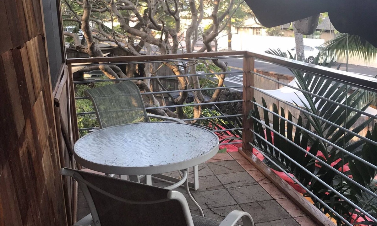 Kahaluu Bay House | Unique Treehouse at Magic Sands beach, ocean view