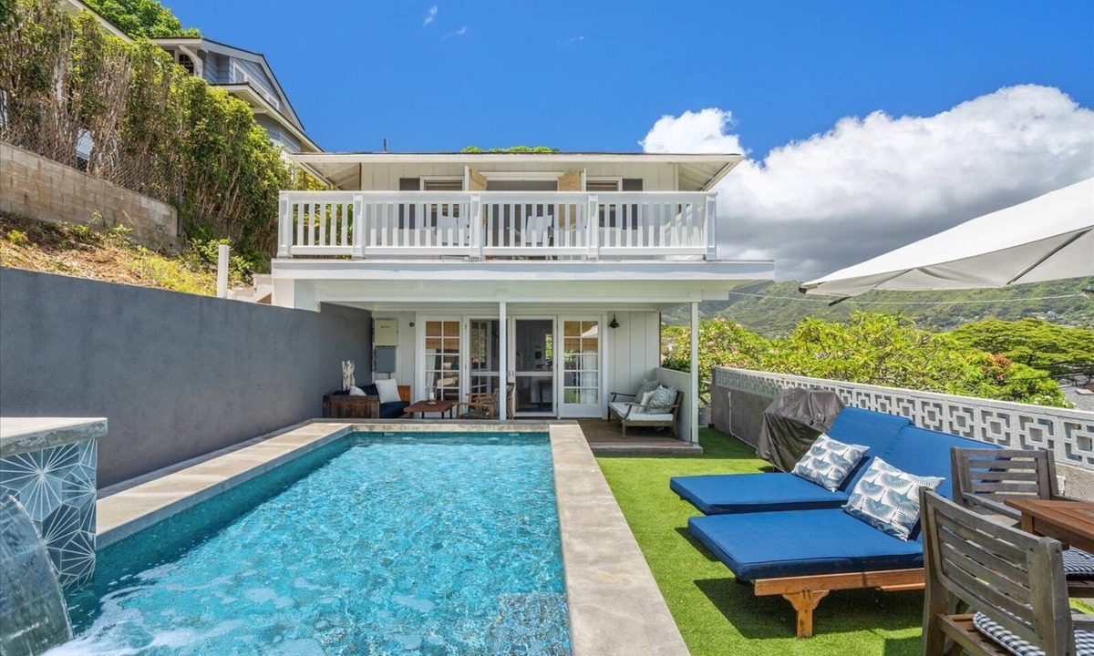 Manoa House | Updated Manoa Home with Spool - Walk to UH